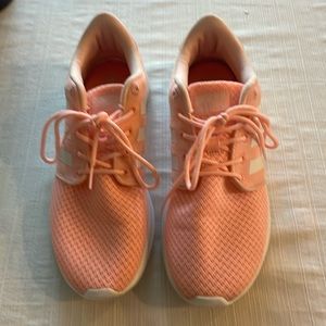 Adidas Women’s Claudfoam Tennis shoes size 8 color: light coral